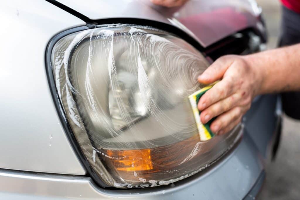 astuce grand-mère nettoyer phare voiture